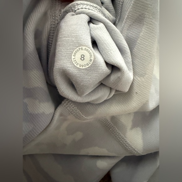 Lululemon Wunder Under Short 10"*RibbedIncognitoCamoJacquardAlpineWhiteStarlight - Picture 2 of 3